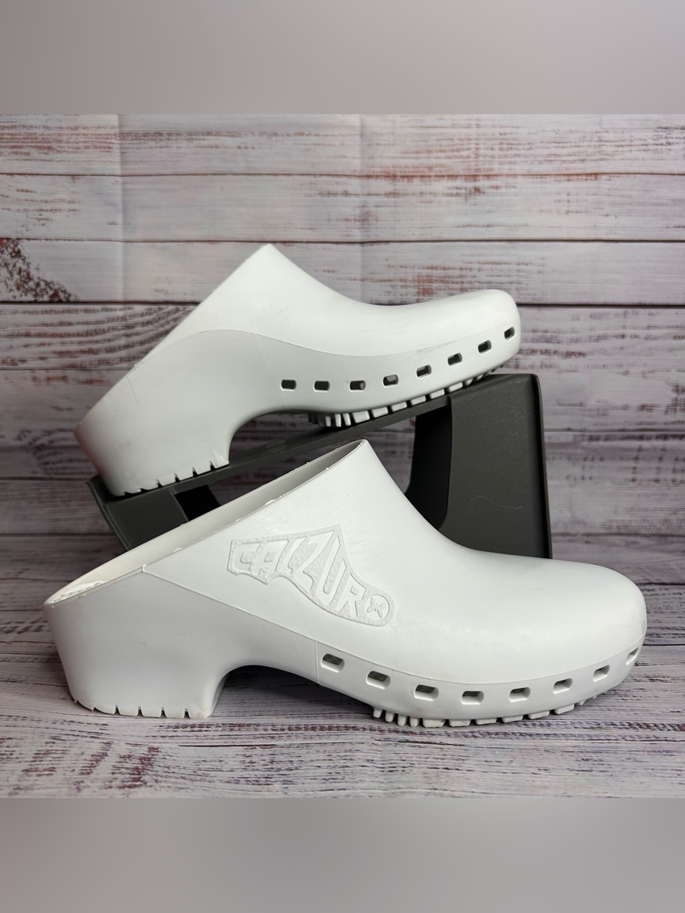 Calzuro Classic White Clogs No Holes Women’s US 9.5/10/ Men’s US 7.5/8